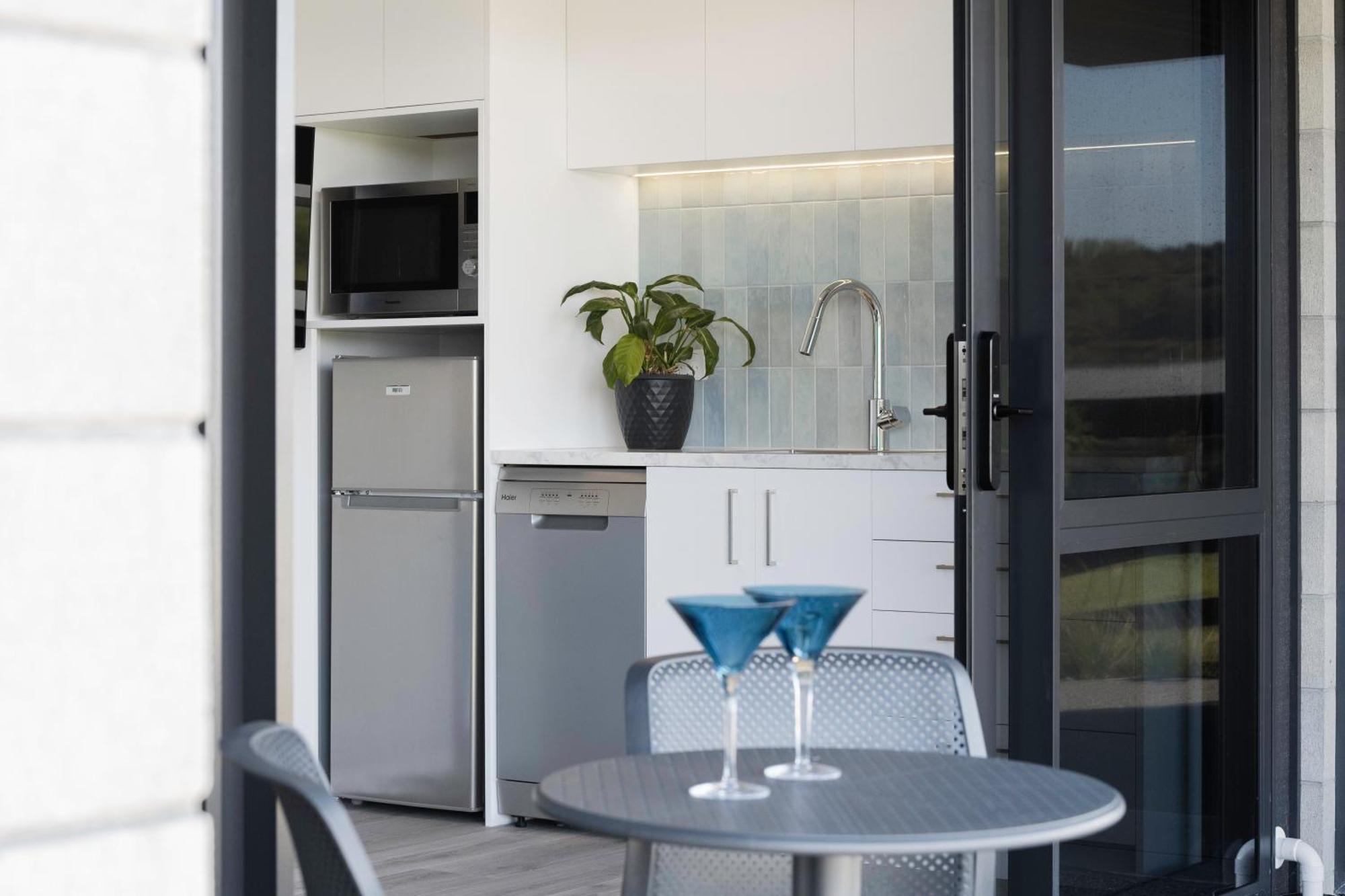 Pukehina Estuary Sunset Views Townhouse & Studio Eksteriør billede